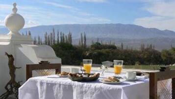 Petit déjeuner buffet compris