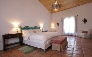 In-room safe, desk, iron/ironing board, bed sheets - La Merced del Alto (Cachi)