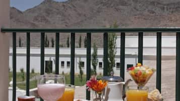 Free buffet breakfast