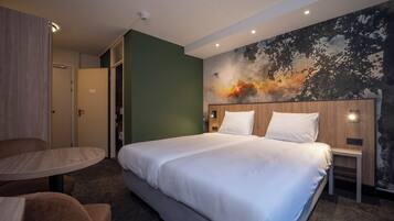 Deluxe-Doppelzimmer (with Shower) | Zimmersafe, Schreibtisch, Verdunkelungsvorhänge, Bügeleisen/Bügelbrett