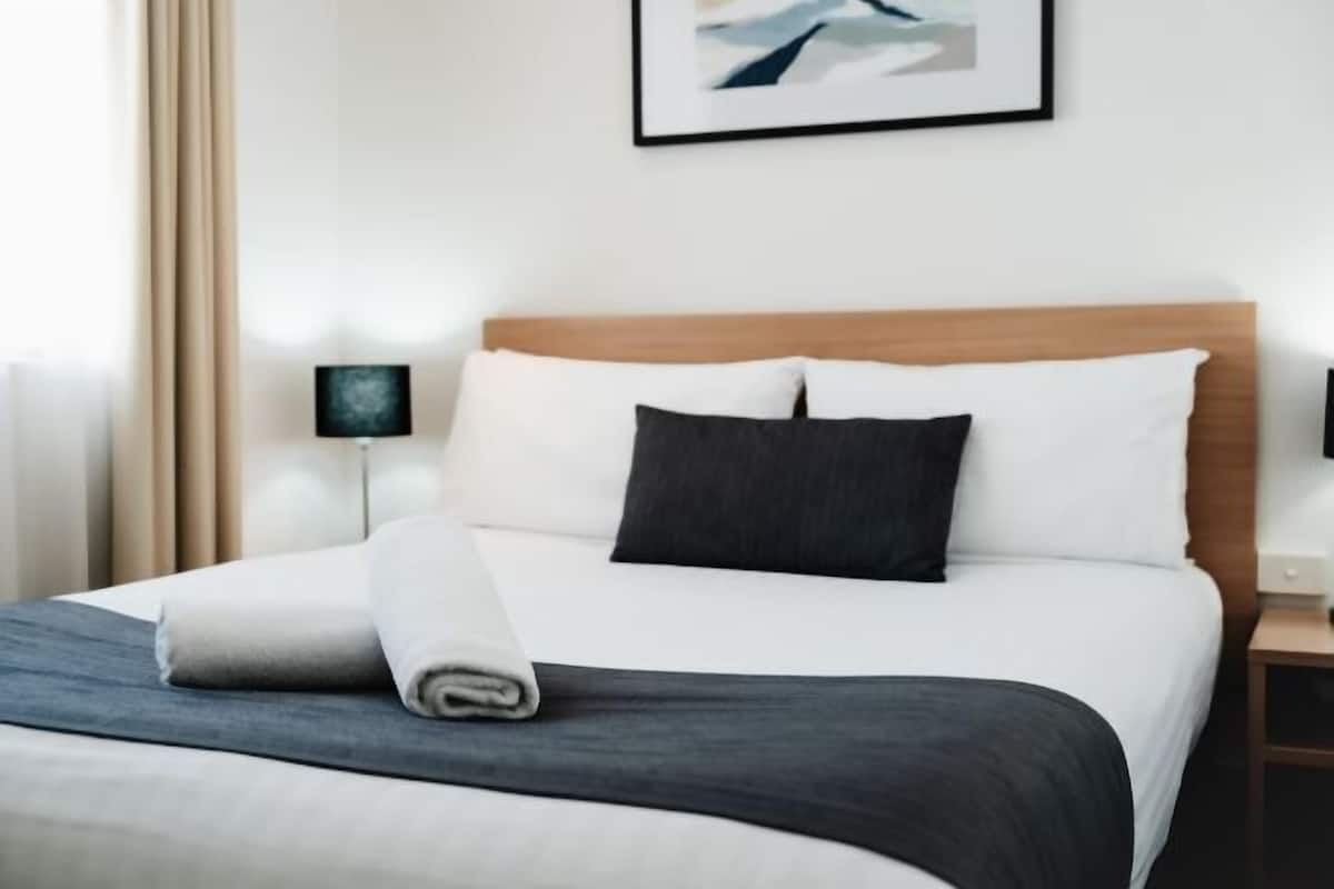 Premium bedding, pillowtop beds, minibar, laptop workspace