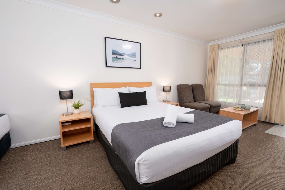 Premium bedding, pillowtop beds, minibar, laptop workspace