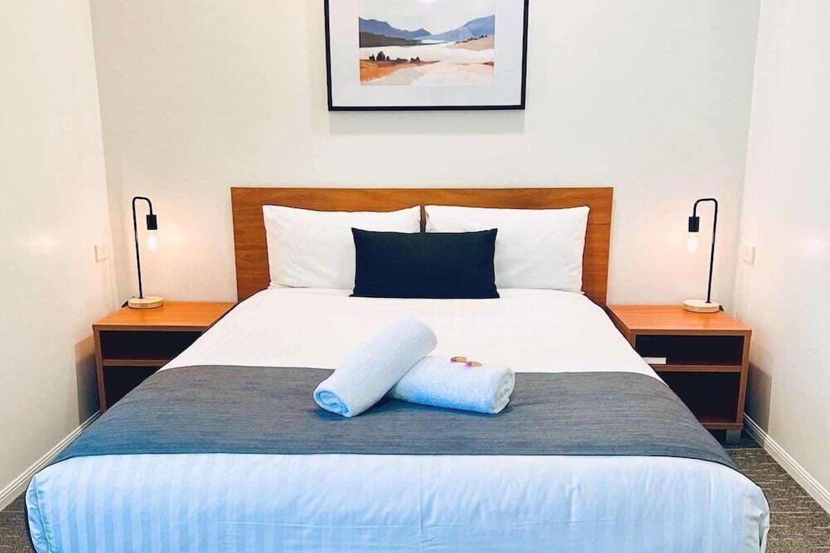 Ropa de cama de alta calidad, camas con pillow-top y minibar