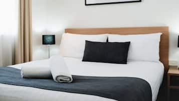 Standardzimmer, 1 Queen-Bett, Nichtraucher | Hochwertige Bettwaren, Pillowtop-Betten, Minibar