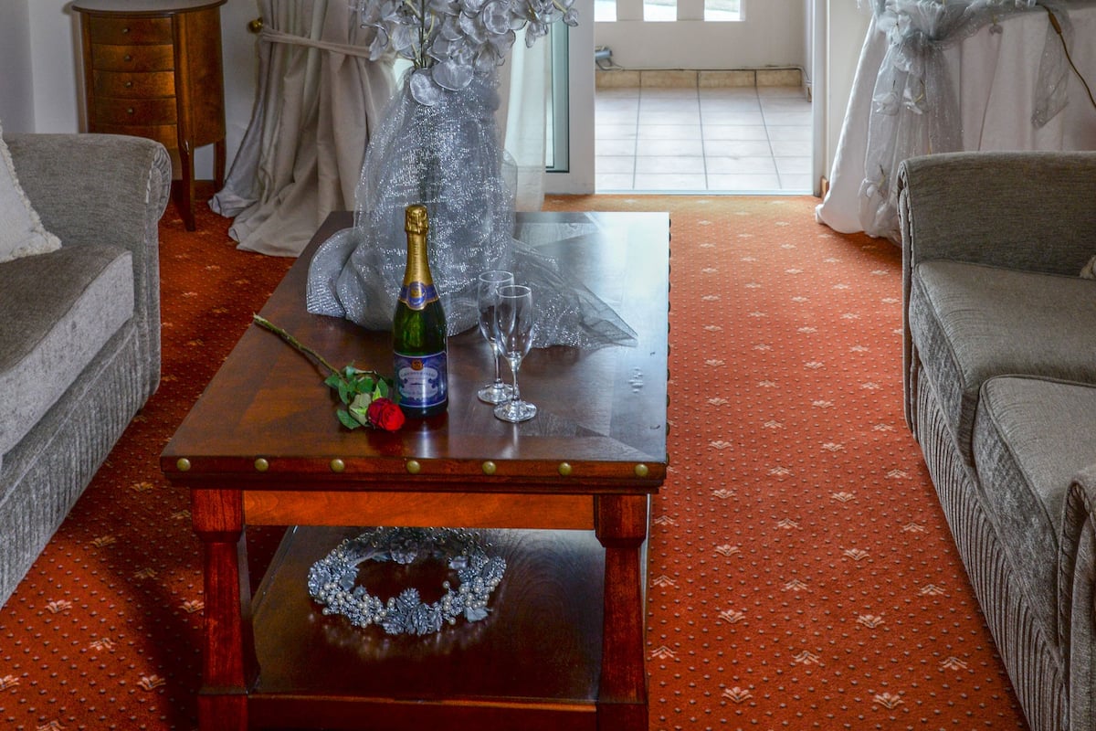 Superior suite | Een minibar, een kluis op de kamer, geluiddichte muren