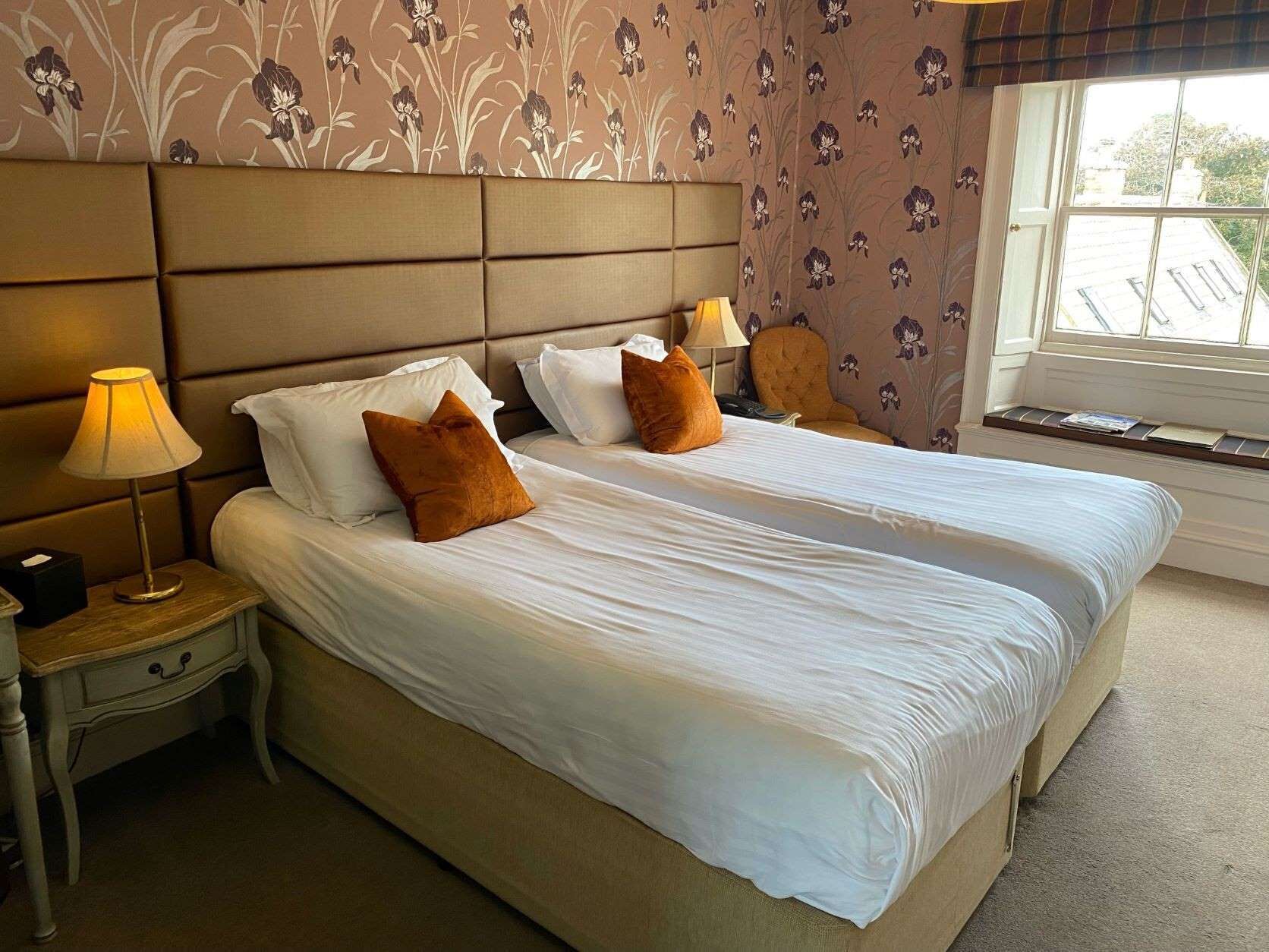 Classic Twin Room | Desk, iron/ironing board, free WiFi, bed sheets