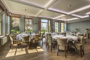 Breakfast and dinner served, British cuisine