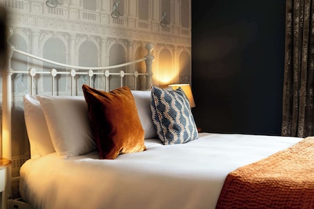 Deluxe Room | Desk, free WiFi, bed sheets