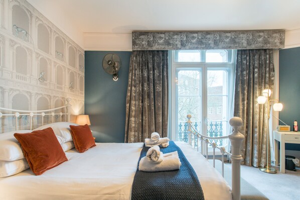 Desk, free WiFi, bed sheets