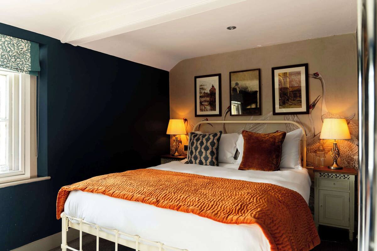 Classic Room, 1 Double Bed | Desk, WiFi (free), bed sheets