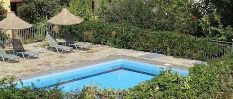 Seasonal outdoor pool, open 8:00 AM to 8:00 PM, pool umbrellas