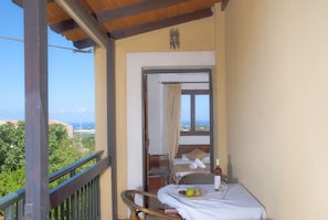 Quadruple Studio Sea View | Balcón