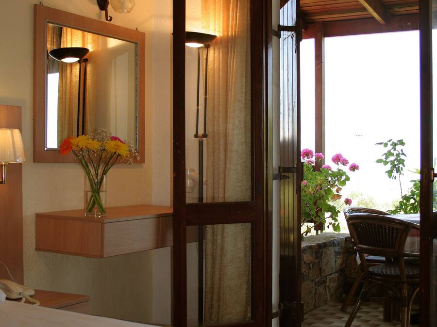 Lovenest Studio | Premium bedding, pillowtop beds, in-room safe, desk