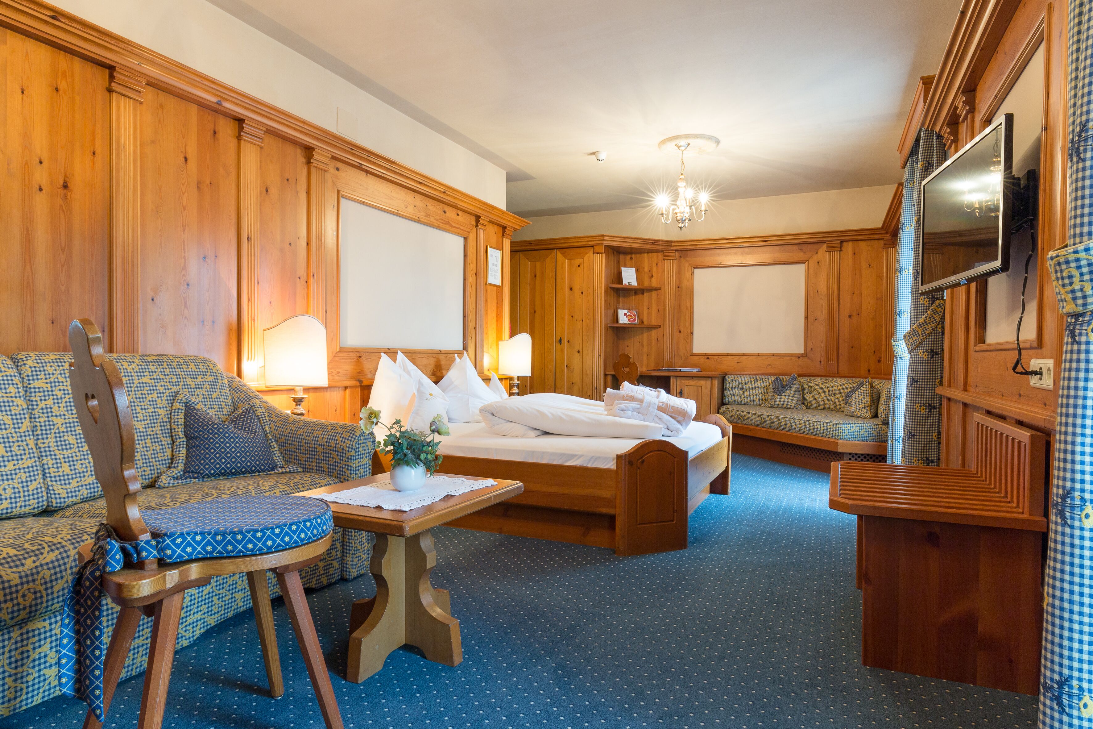 comfort double room, street view (alpenrose) | 1 bedroom, in-room safe, desk, soundproofing