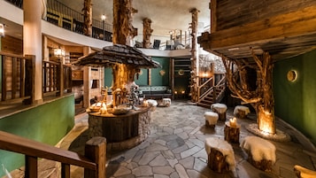 Salas para tratamentos a dois, sauna seca, banheira de hidromassagem