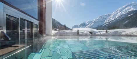 Indoor pool, 2 outdoor pools