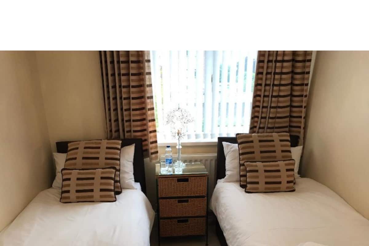 Zweibettzimmer, eigenes Bad (Compact Room)