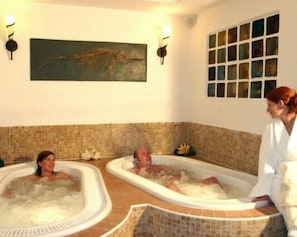 Indoor spa tub