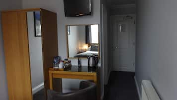 King Room (Rear Property) | Skrifborð, straujárn/strauborð, ókeypis þráðlaus nettenging, rúmföt