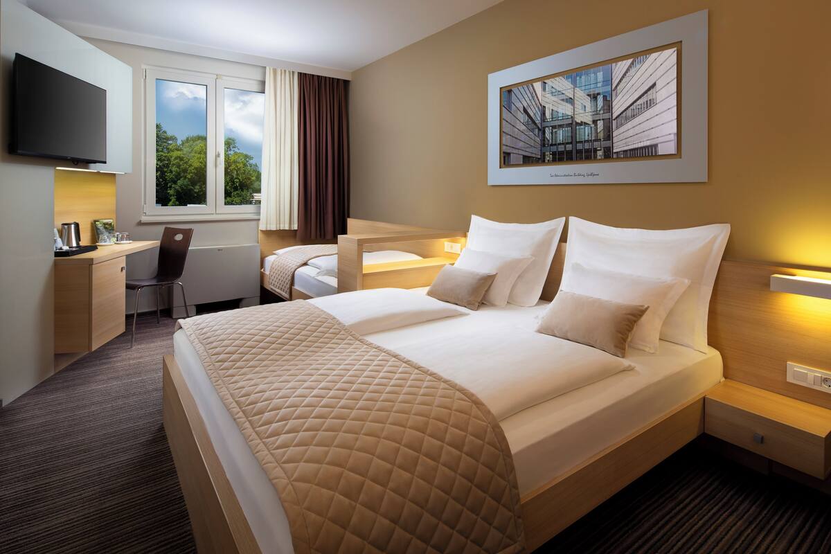 egyptian cotton sheets, premium bedding, pillow-top beds, in-room safe