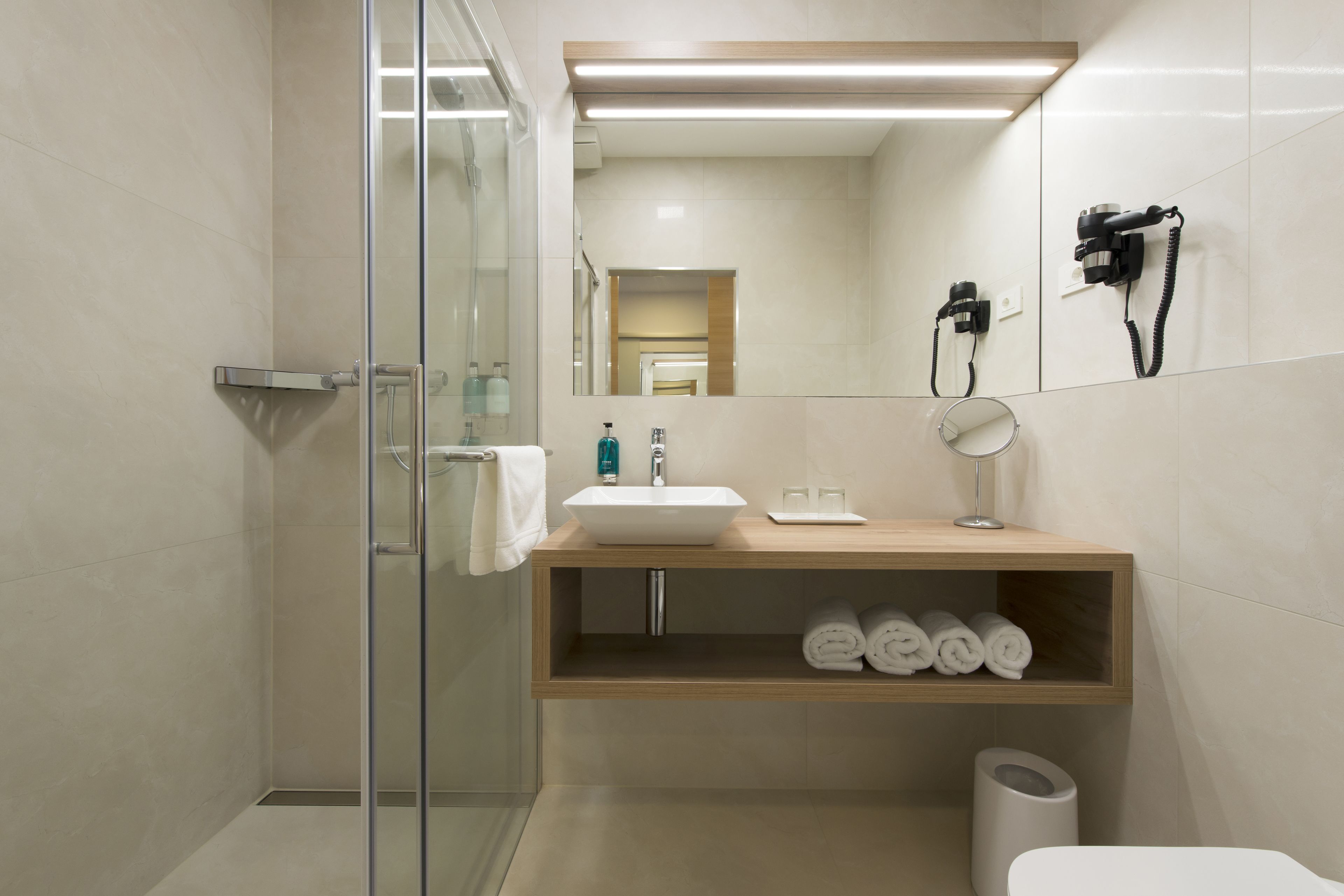 comfort double room, 1 king bed | bathroom | shower, hydromassage showerhead, free toiletries, hair dryer