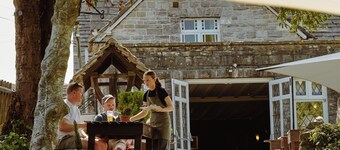 Bankes Arms Hotel