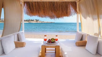 Playa privada, vóleibol de playa y bar en la playa