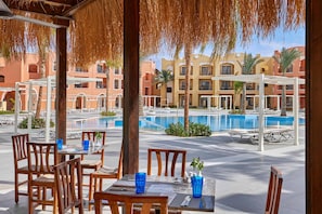 5 restaurants; breakfast, lunch and dinner served  - JAZ Neo Dar El Madina (El Quseir)