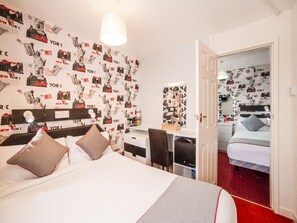 Chambre Familiale, plusieurs lits | Fer et planche à repasser, Wi-Fi gratuit