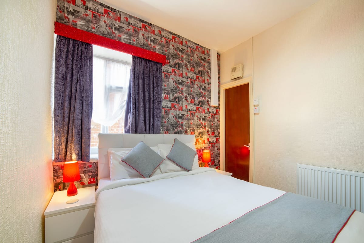 Deluxe Double Room, 1 Double Bed | Iron/ironing board (on request), WiFi (free)