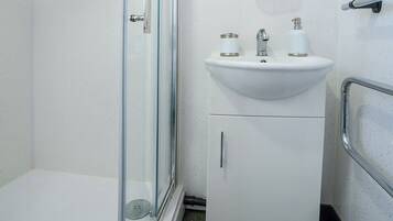 Family Room, Multiple Beds | Bathroom | Shower, free toiletries, hair dryer, towels