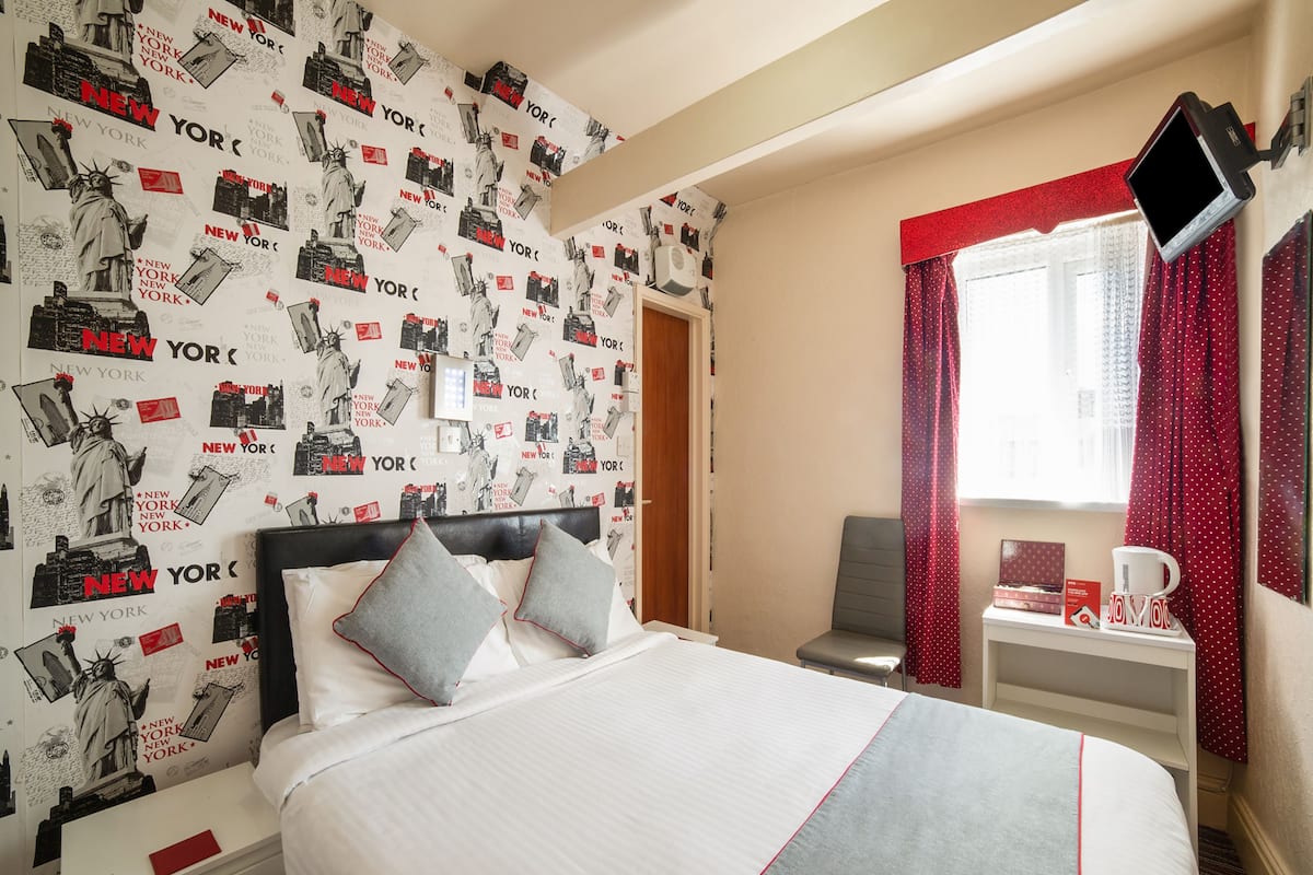 Standard Double Room | Iron/ironing board (on request), WiFi (free)