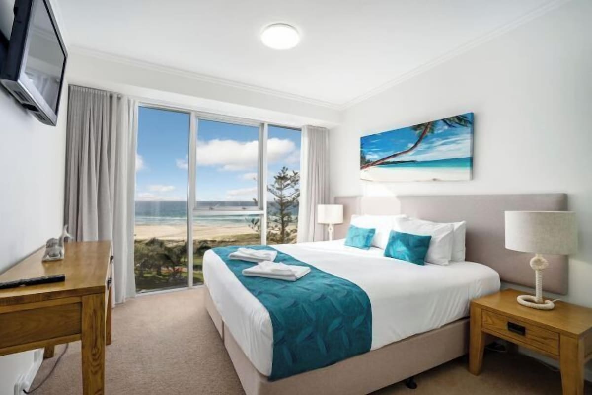 Iron/ironing board, cribs (surcharge), rollaway beds (surcharge)