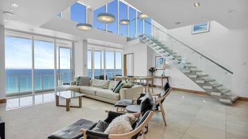 Penthouse, 3 Bedrooms | Living area