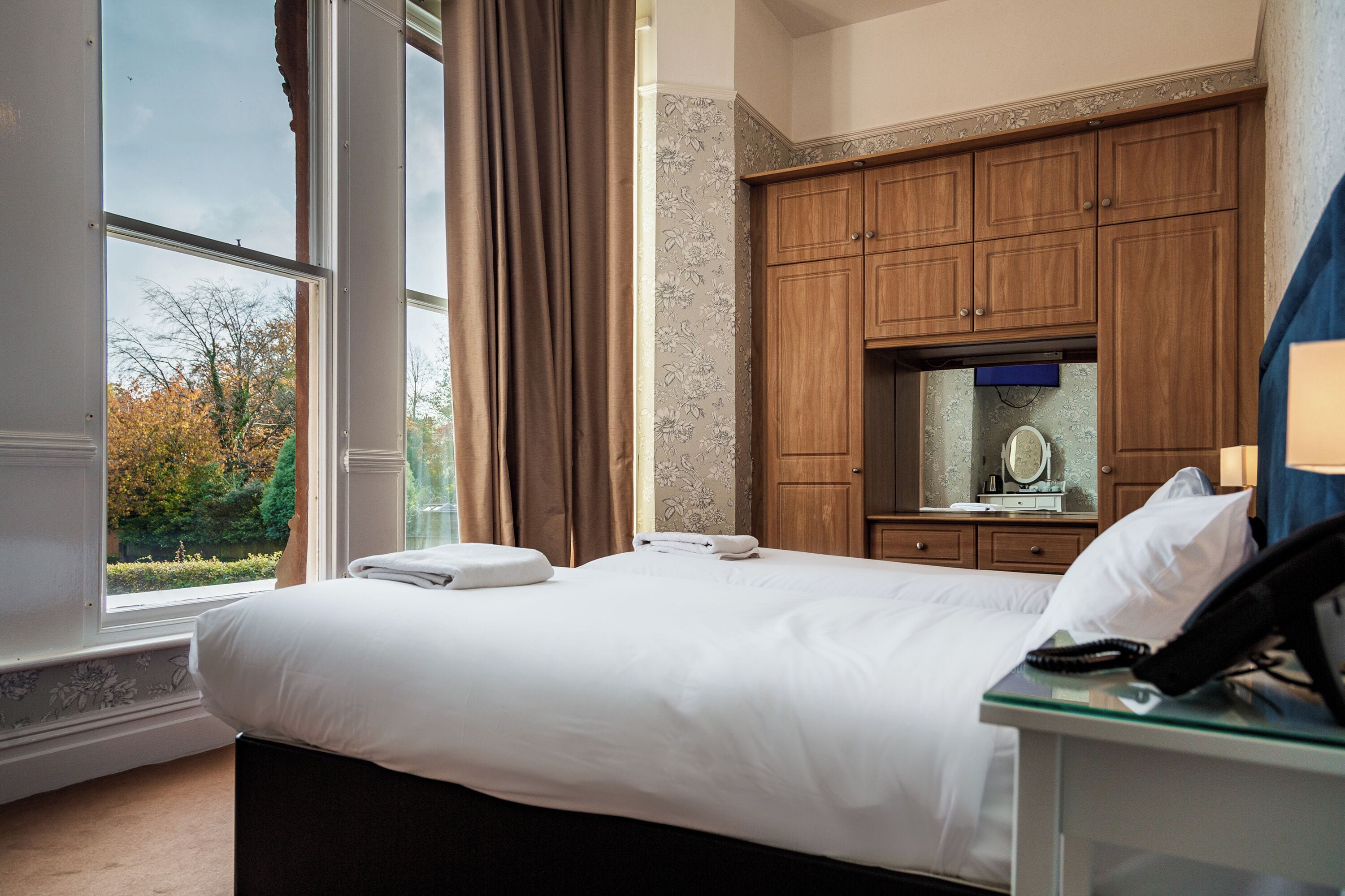 Standard Room, 2 Katil Bujang (Single) | Ruang kerja komputer riba, seterika/papan seterika, Wi-fi percuma 