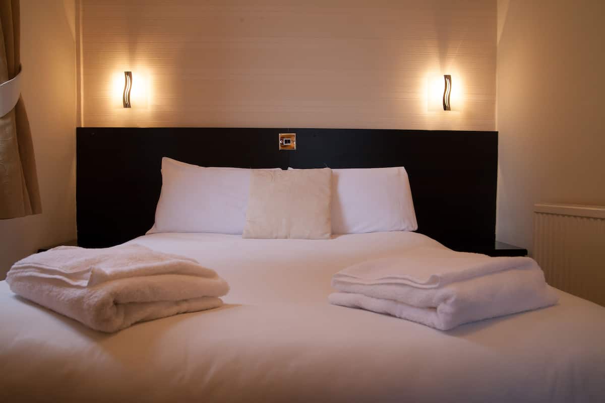 1 bedroom, laptop workspace, iron/ironing board, free wifi