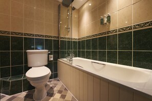 Articles de toilette gratuits, sĂšche-cheveux, serviettes fournies, savon