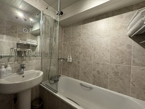 Doppelzimmer, mit Bad | Badezimmer