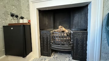 Kahden hengen huone (kaksi sänkyä), kylpyhuone makuuhuoneen yhteydessä