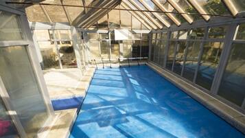 Kahden hengen premium-huone, kylpyhuone makuuhuoneen yhteydessä (Pool Room) | Uima-allas