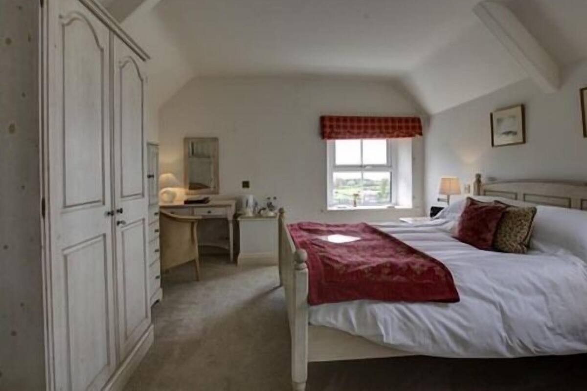 Standard Double Room, Ensuite, Sea View (Flat Holm) | WiFi (free)