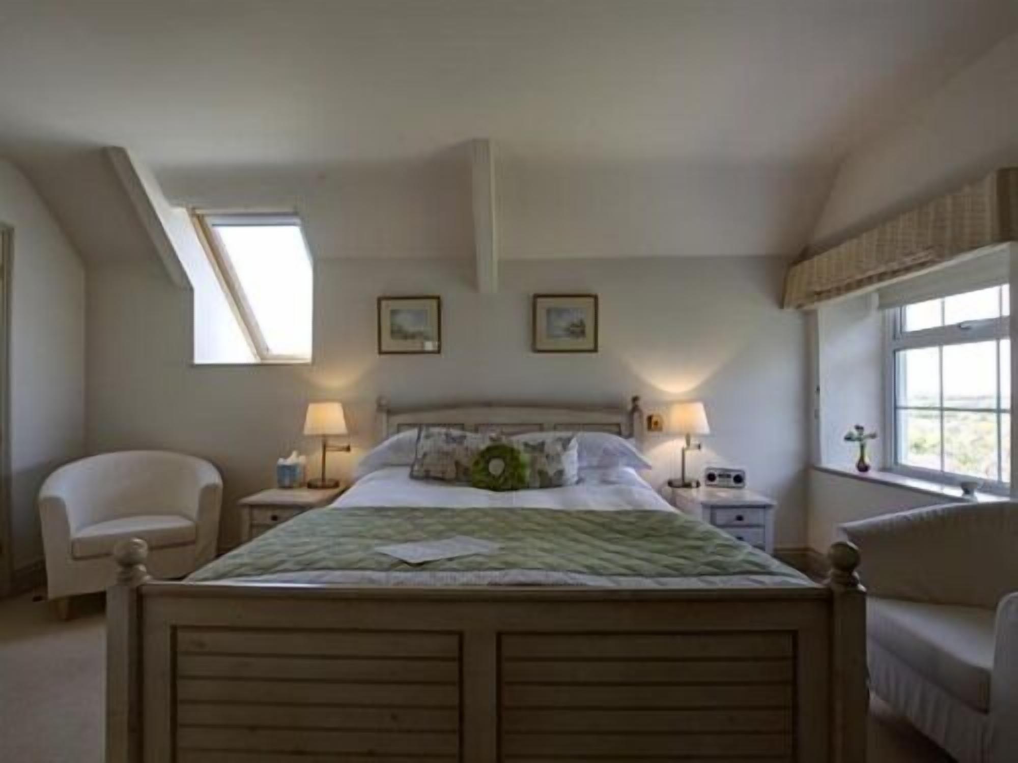 Kahden hengen standard-huone, kylpyhuone makuuhuoneen yhteydessä, osittainen merinäköala (Lundy) | Ilmainen Wi-Fi