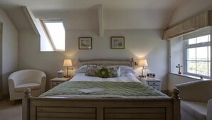Standard Double Room, Ensuite, Partial Sea View (Lundy)