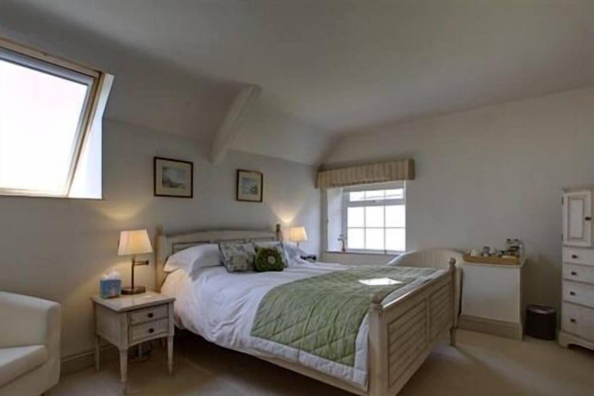 Standard Double Room, Ensuite, Partial Sea View (Lundy) | WiFi (free)