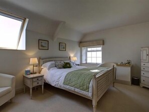 Standard Double Room, Ensuite, Partial Sea View (Lundy)
