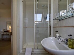 Standard Double Room, Ensuite, Partial Sea View (Lundy) | Bathroom