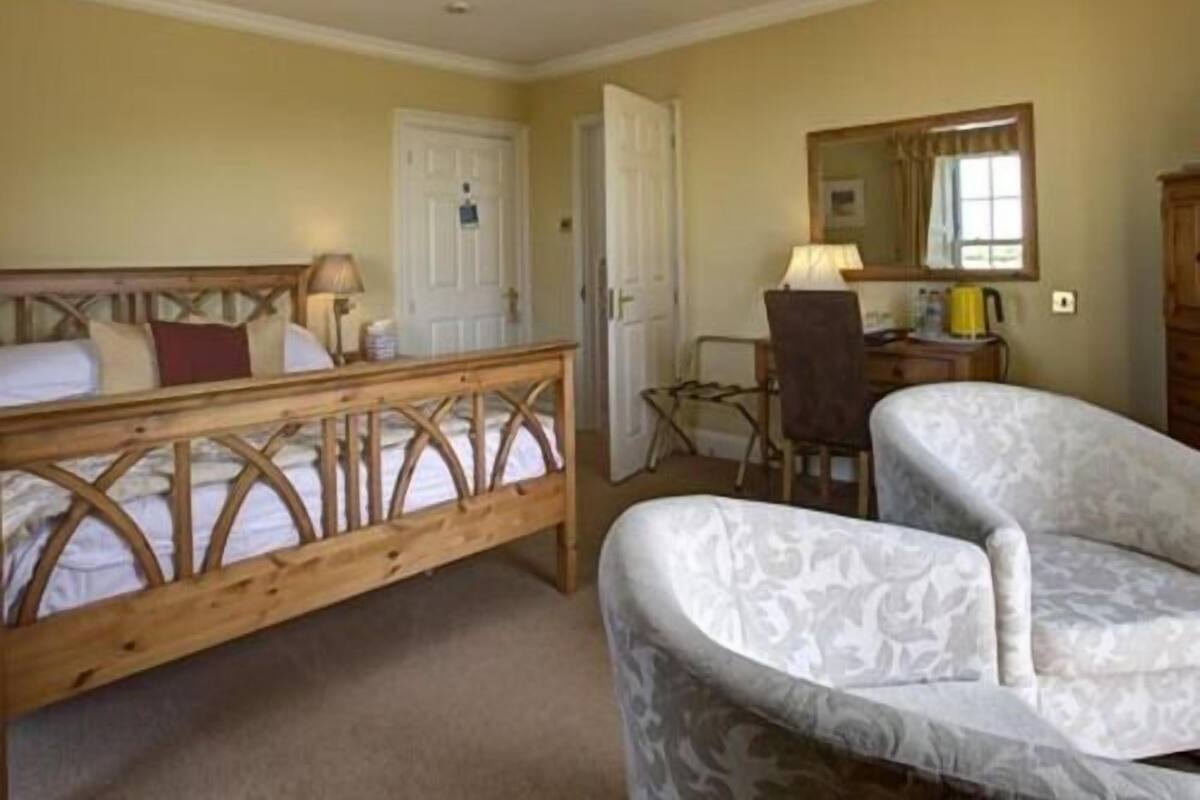 Superior Double Room, Ensuite, Sea View | WiFi (free)