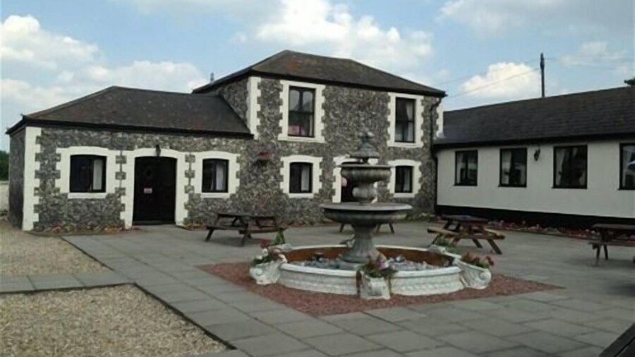 Coach House Hotel