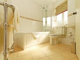 Double or Twin Room, Ensuite (Country) | Bathroom