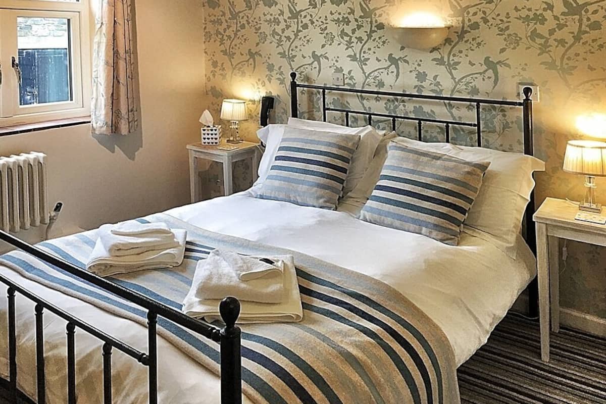 Tweepersoonskamer, en-suite badkamer (Small)